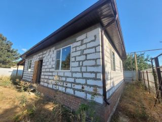 Продам кирпичный дом имеется скважина с коммуникациями фото Таганрог