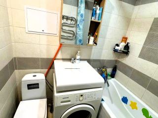 Продаю двушку отличный ремонт возможен торг с мебелью фото 6 Магнитогорск