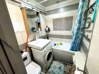 Продаю двушку отличный ремонт возможен торг с мебелью фото 7 Магнитогорск