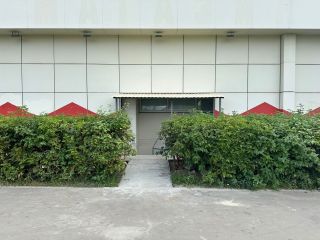 Сдается торговую площадь требуется косметический ремонт отдельный вход есть электричество фото Москва