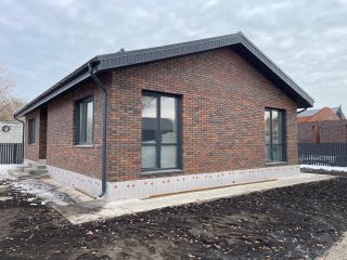 Продам кирпичный коттедж черновая отделка имеется охрана с коммуникациями фото С. Ленинское