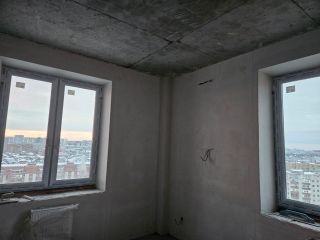 Продаю 8 комнатную квартиру черновая отделка установлены пластиковые окна фото Тюмень