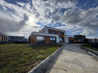 Продается кирпичный коттедж фото Химки