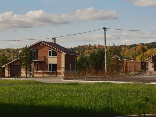 Продается кирпичный дом черновая отделка видеонаблюдение асфальтная дорога фото Коларово