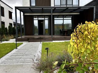 Продам кирпичный коттедж с коммуникациями подключена канализация фото Химки