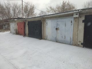 Продаю кирпично-монолитный гараж рядом асфальт есть смотровая яма фото Красноярск