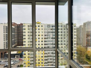 Продам трешку панорамные окна с мебелью фото Москва