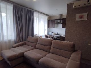 Продам 2 комнатную квартиру ремонт по авторскому проекту в центре города кирпичный фото 4 Омск