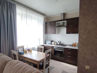 Продам 2 комнатную квартиру ремонт по авторскому проекту в центре города кирпичный фото 5 Омск