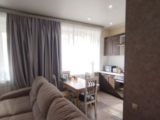 Продам 2 комнатную квартиру ремонт по авторскому проекту в центре города кирпичный фото 6 Омск