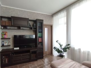 Продам 2 комнатную квартиру ремонт по авторскому проекту в центре города кирпичный фото 8 Омск