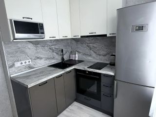 Продаю двушку шикарный ремонт с мебелью взрослый собственник фото 4 Красноярск