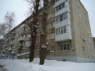 Продаю 2 комнатную квартиру косметический ремонт установлены пластиковые окна новые трубы фото Саратов