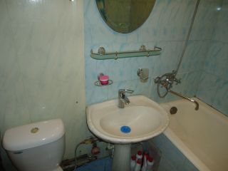 Продаю 2 комнатную квартиру косметический ремонт установлены пластиковые окна новые трубы фото 12 Саратов