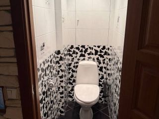 Продаю двушку установлены натяжные потолки евроремонт фото 11 Москва