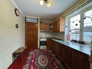 Продам кирпичный дом косметический ремонт имеются хозяйственные постройки удобный заезд фото Новокубанский район, п. Прикубанский