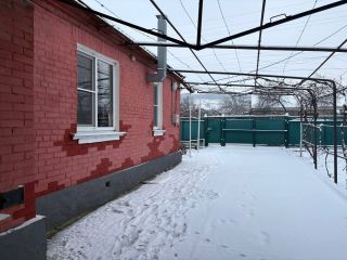 Продам кирпичный дом косметический ремонт имеются хозяйственные постройки удобный заезд фото 2 Новокубанский район, п. Прикубанский