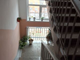 Продаю двушку косметический ремонт с мебелью пластиковые окна фото 9 Красноярск