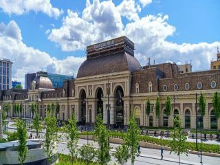 Сдам помещение под магазин на первой линии фото Москва