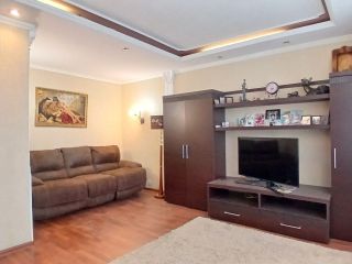 Продаю однушку косметический ремонт установлены пластиковые окна в отличном состоянии фото Гай