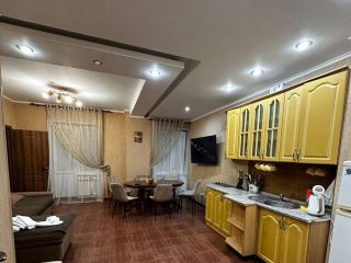 Продаю трешку установлены пластиковые окна с мебелью фото 3 Карачаевск