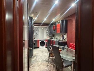 Продаю трешку шикарный ремонт в центре города с мебелью фото 14 Ногинск