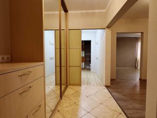 Продам двухкомнатную квартиру для студентов в центре города фото Краснодар