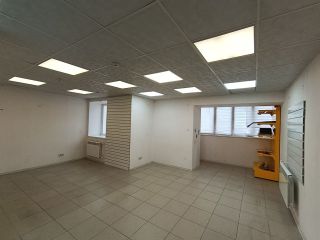 Сдается помещение под магазин косметический ремонт с коммуникациями фото 3 Уфа