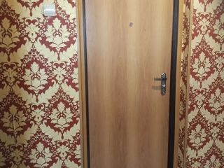 Продается 1 комн. квартира косметический ремонт установлены натяжные потолки пластиковые окна фото 2 Красноярск