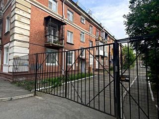Продаю однушку косметический ремонт с мебелью сухой погреб фото 15 Омск