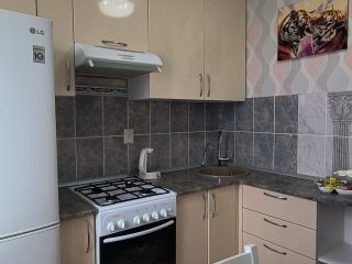 Продам однокомнатную квартиру косметический ремонт пластиковые окна установлены натяжные потолки фото 5 Омск