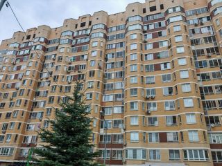 Продаю трехкомнатную квартиру взрослый собственник без ремонта фото Лобня