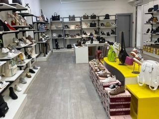 Сдается помещение под магазин есть пожарная сигнализация на первой линии фото Тюмень
