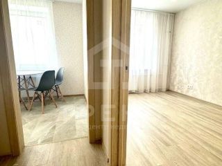 Продаю двухкомнатную квартиру взрослый собственник установлены натяжные потолки фото Санкт-Петербург