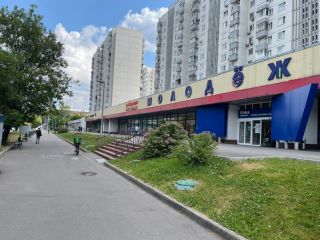 Продается помещение под магазин на первой линии фото Москва