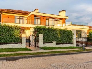Продам кирпичный коттедж с мебелью фото 2 Истра