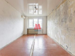 Продаю двушку установлены натяжные потолки взрослый собственник фото 9 Ярославль