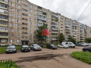 Продаю двушку установлены натяжные потолки взрослый собственник фото 16 Ярославль