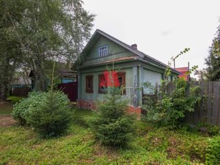 Продаю деревянный дом имеются хозяйственные постройки взрослый собственник фото Тутаев