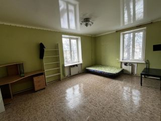 Продам трешку установлены натяжные потолки пластиковые окна фото Щёкино