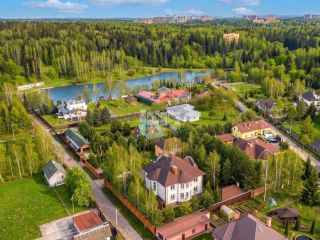 Продаю кирпичный дом с плодоносящим садом фото Химки