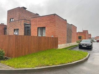 Продаю кирпичный коттедж под индивидуальное жилищное строительство фото Томск