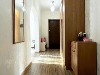 Продается 2 комн. квартира с индивидуальным отоплением евроремонт с мебелью отличное место фото 5 Армавир