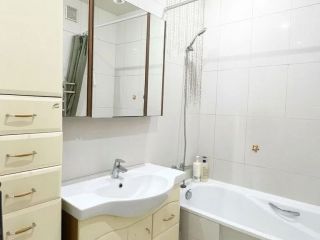 Продается 2 комн. квартира с индивидуальным отоплением евроремонт с мебелью отличное место фото 10 Армавир